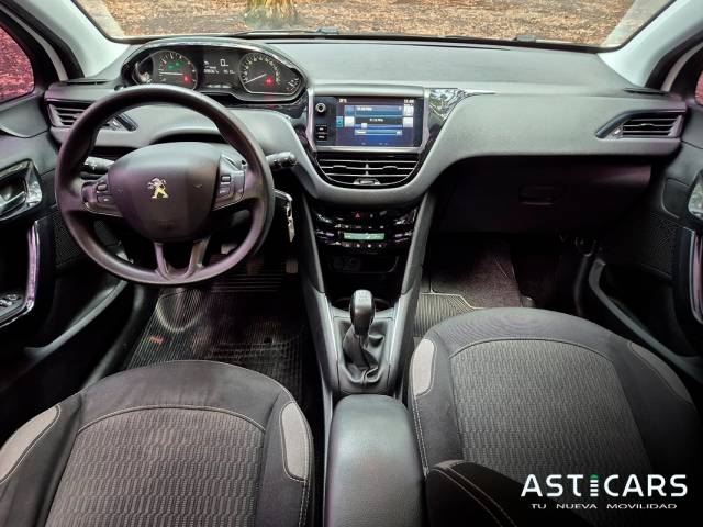 Peougeot 208 Like ¡En excelente estado!  Motor 1.200cc , Año 2016, Unico dueño, Servicios oficiales, 98.000 km.  U$D12.000