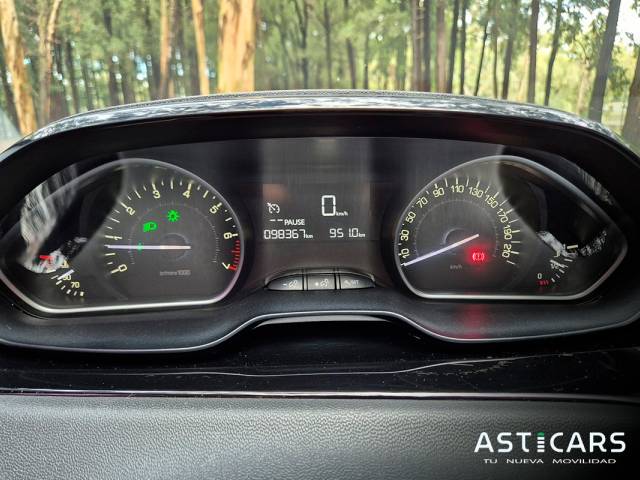 Peougeot 208 Like ¡En excelente estado!  Motor 1.200cc , Año 2016, Unico dueño, Servicios oficiales, 98.000 km.  U$D12.000